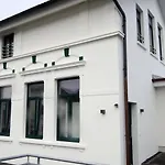 Woogeelisa - Ehrwürdige Dorfvilla In Strandnähe *