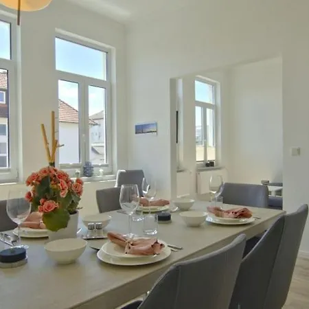 Ferienhaus Woogeelisa - Ehrwürdige Dorfvilla In Strandnähe *
