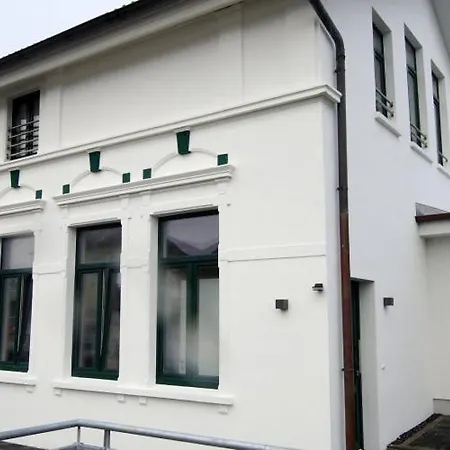 Woogeelisa - Ehrwuerdige Dorfvilla In Strandnaehe *