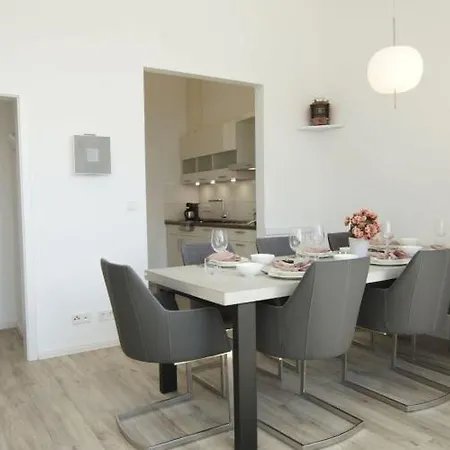 Ferienhaus Woogeelisa - Ehrwürdige Dorfvilla In Strandnähe Wangerooge