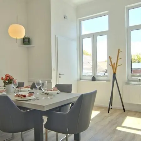 Woogeelisa - Ehrwuerdige Dorfvilla In Strandnaehe Dom wakacyjny