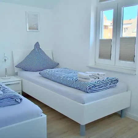 Woogeelisa - Ehrwürdige Dorfvilla In Strandnähe Ferienhaus