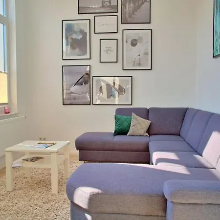 Woogeelisa - Ehrwuerdige Dorfvilla In Strandnaehe *