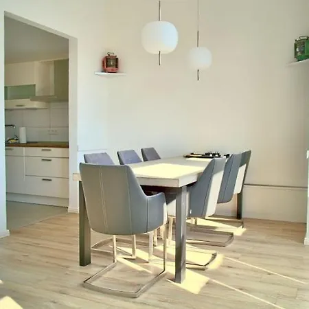 Woogeelisa - Ehrwuerdige Dorfvilla In Strandnaehe Dom wakacyjny