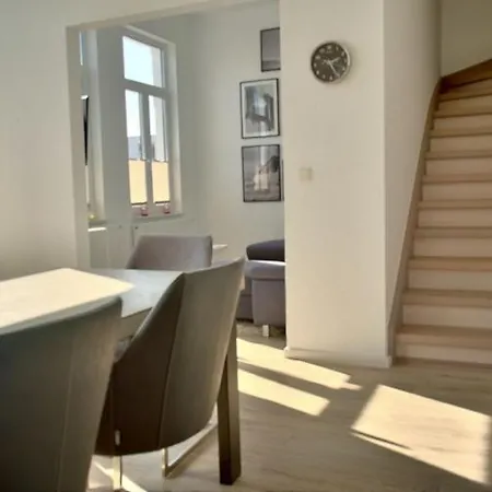 Сasa de vacaciones Woogeelisa - Ehrwürdige Dorfvilla In Strandnähe *