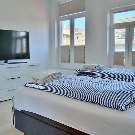 Woogeelisa - Ehrwuerdige Dorfvilla In Strandnaehe