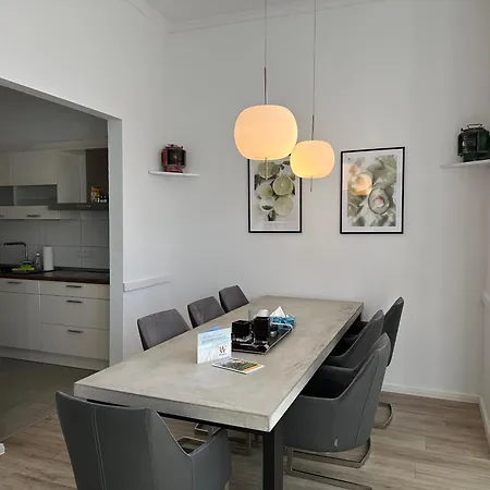 Woogeelisa - Ehrwürdige Dorfvilla In Strandnähe Ferienhaus