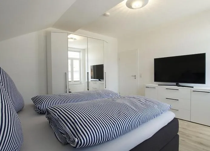 Woogeelisa - Ehrwuerdige Dorfvilla In Strandnaehe Nyaraló *