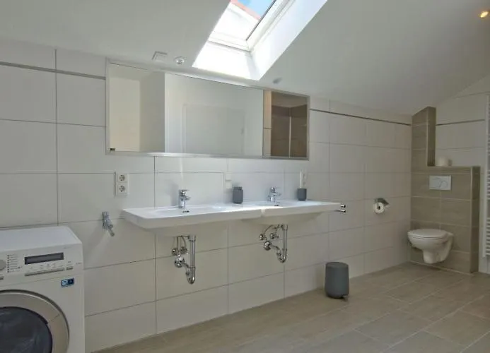 Woogeelisa - Ehrwuerdige Dorfvilla In Strandnaehe Nyaraló *