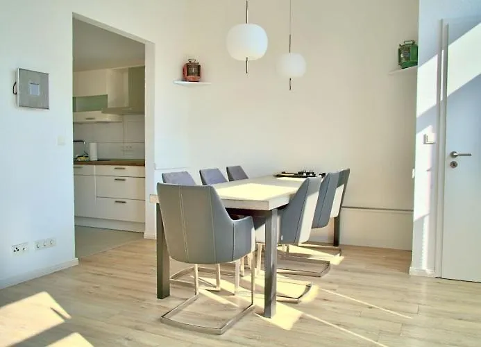 Woogeelisa - Ehrwuerdige Dorfvilla In Strandnaehe Nyaraló