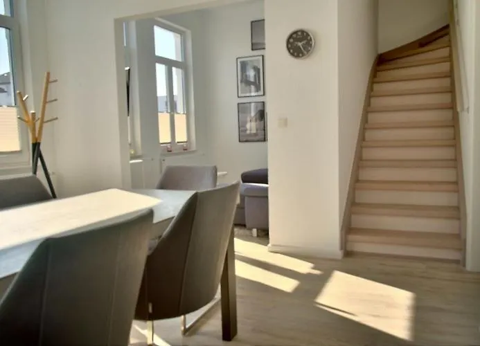 Nyaraló Woogeelisa - Ehrwuerdige Dorfvilla In Strandnaehe *