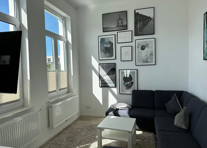 Woogeelisa - Ehrwuerdige Dorfvilla In Strandnaehe Nyaraló *